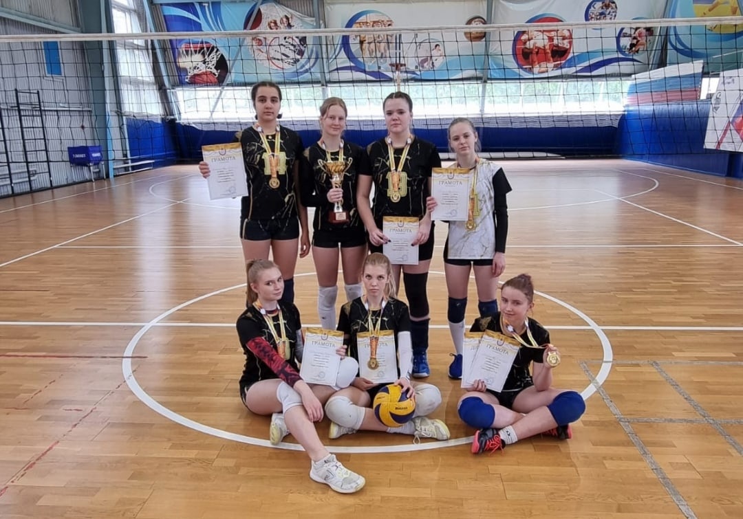 В финале первенства Ставропольского края по волейболу среди девушек до 17 лет учащиеся нашей школы заняли 1 место!.